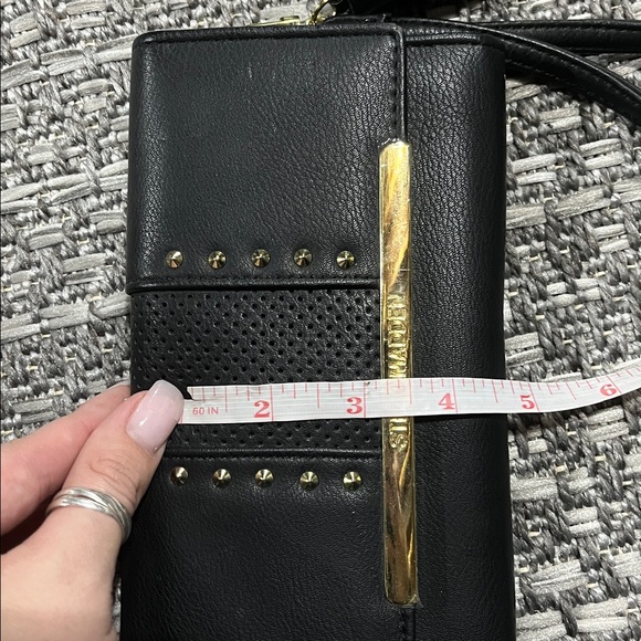 Steve Madden | Black Wristlet with Gold Hardware - Picture 11 of 12